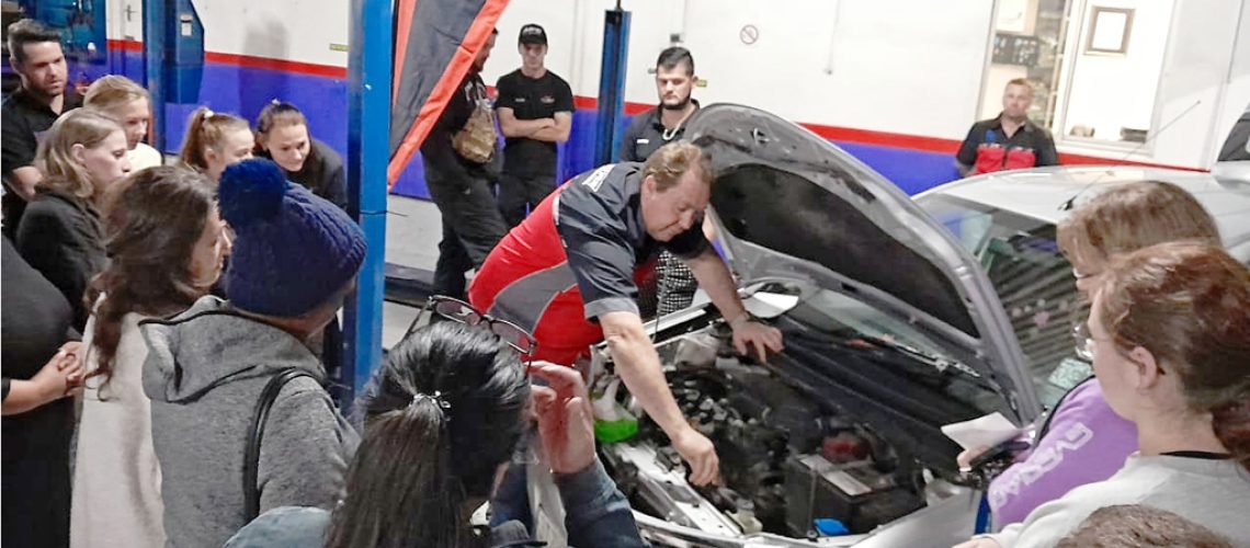 True to MIWA East London’s belief that Women’s Month should be about empowering women, the committee invited women motorists to gather for an evening of education. The events focused on basic maintenance tips to help cars running smoothly, with MIWA workshops throughout the region taking part